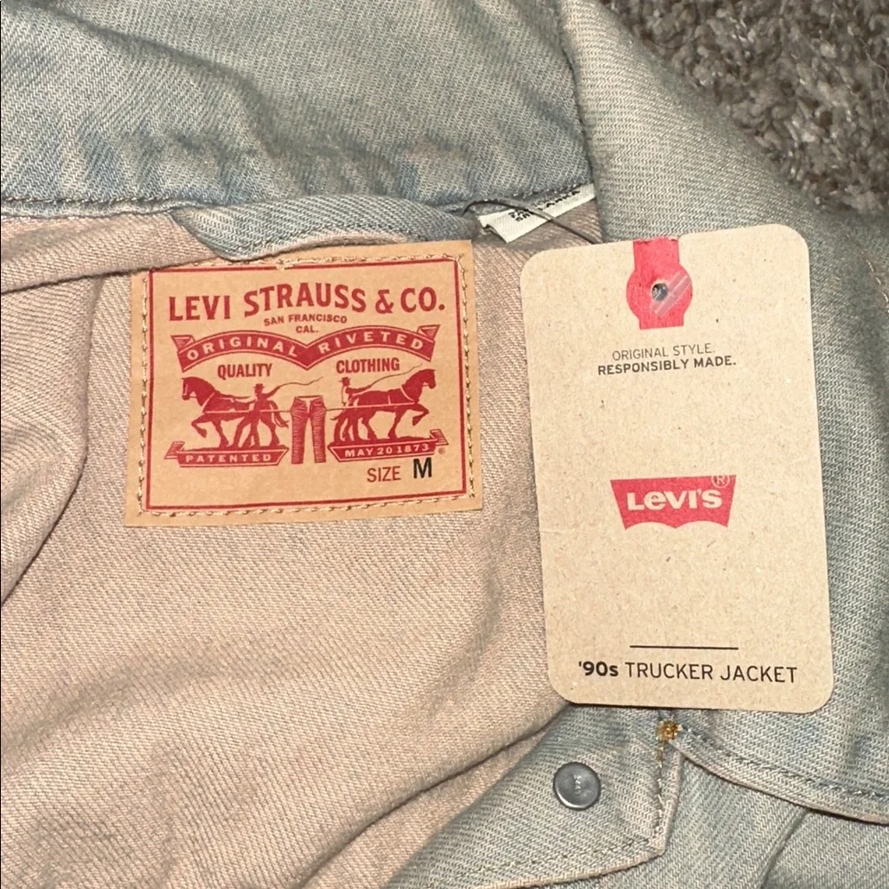 Levi's Women's Denim 90’s Trucker Jacket NWT - Picture 2 of 4